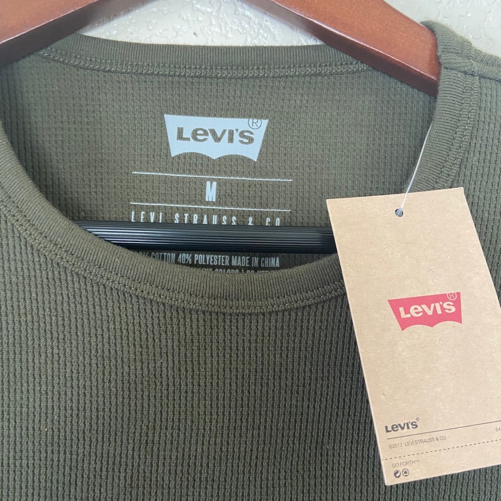 Green medium Levi’s long sleeve